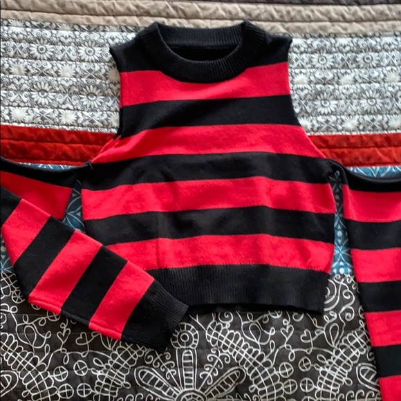 Crop Off-Shoulder Tee - Picture 2 of 2